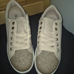 Chic Beige Sneakers with Glitter Toe